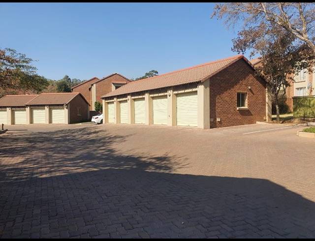 2 BEDROOM APARTMENT FOR SALE IN MOOIKLOOF RIDGE ESTATE